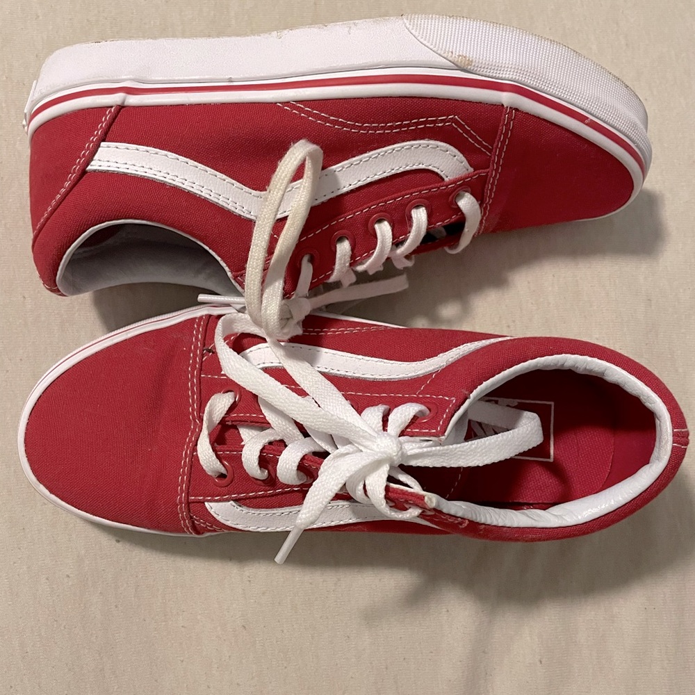 Women’s Vans Red will supply new shoe laces
